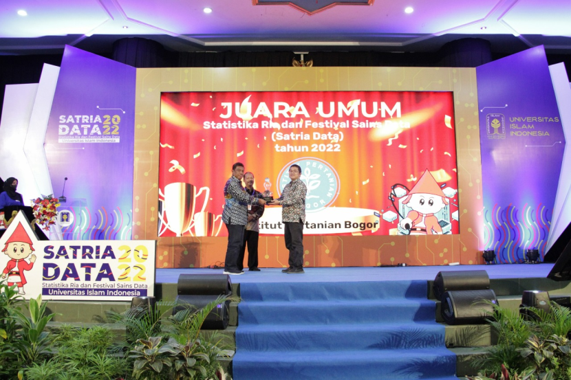 Tim IPB University  menjadi juara umum ajang Statistika Ria dan Festival Sains Data (Satria Data) 2022 yang digelar di Universitas Islam Indonesia (UII), Yogyakarta 6-9 Desember 2022. Foto : puspresnas