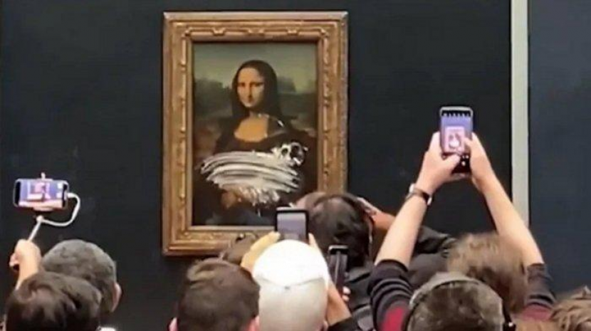 Lukisan Monalisa karya Leonardo Da Vinci selamat dari kerusakan setelah seorang pengunjung Museum Louvre di Paris mencoba merusaknya.