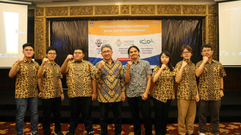 Tim Olimpiade Matematika Indonesia berjaya di ajang Internasional/International Mathematical Olympiad (IMO) ke-64 yang digelar di Chiba, Jepang tanggal 2 sampai 13 Juli 2023. Foto : puspresnas