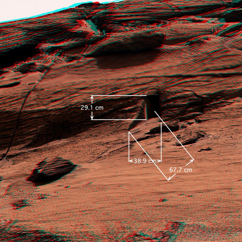 Pintu yang terlihat di Mars. Gambar: NASA