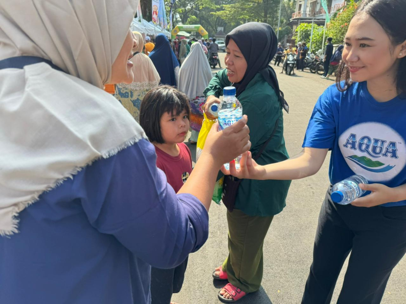 Masyarakat Cinta Masjid Indonesia (MCMI) dan Aqua menggelar Pasar Pangan Murah di Danau Puri Bintaro, Tangerang Selatan (Tangsel), Banten, sebagai bagian dari program kegiatan sosial di Bulan Suci Ramadan 1445 H, pada Sabtu, 30 Maret 2024. (Foto: Istimewa)