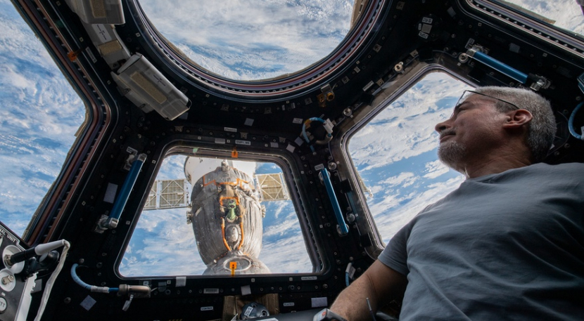 Astronot NASA Mark Vande Hei akan kembali ke Bumi pada 30 Maret dengan pesawat ruang angkasa Soyuz. NASA mengatakan rencana itu tidak berubah oleh serangan Rusia ke Ukraina. Gambar: NASA