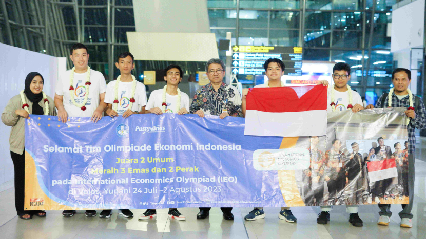 Tim Indonesia meraih prestasi gemilang yakni juara umum ke-2 pada International Economics Olympiad (IEO) di  Volos, Yunani, 24 Juli sampai 2 Agustus 2023.  