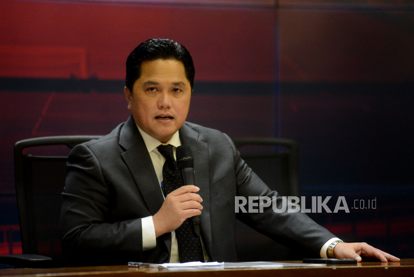 Ketua Umum PSSI Erick Thohir memberikan keterangan pers di Media Center Gelora Bung Karno, Senayan, Jakarta, Rabu (24/5/2023). Foto:  Republika/Prayogi.