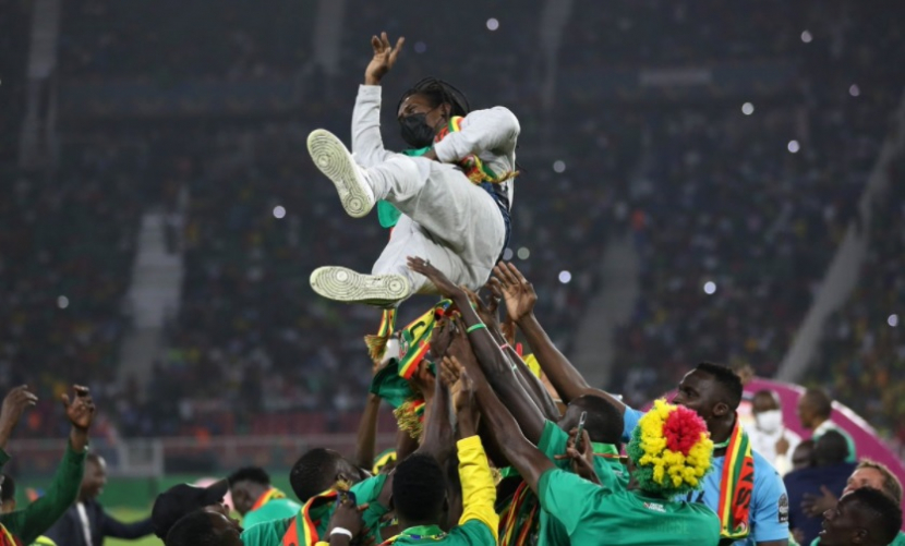 Timnas Senegal menjuarai Piala Afrika 2021 usai mengalahkan Mesir 4-2 di partai final. (Twitter/@CAF_Online)