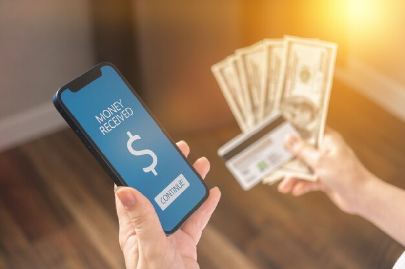 Aplikasi penghasil uang lewat ponsel (foto: freepik).