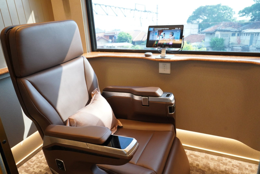 Kemewahan yang ditawarkan di kursi kereta Suite Class Compartment. (Foto: Humas PT KAI)