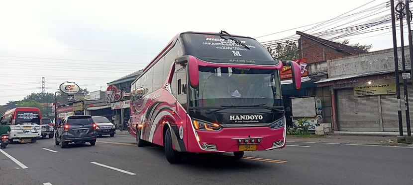 Bus PO Handoyo. Bus PO Handoyo didirikan Dibyo Wibowo pada 1975. Foto: IST/Dok Republika