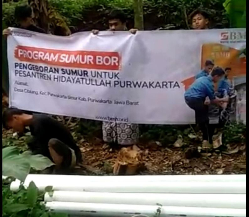 Laznas BMH menghadirkan bantuan sumur bor untuk warga Desa Citalang, Kecamatan Purwakarta, Kabupaten Purwakarta. (Foto: Dok BMH)