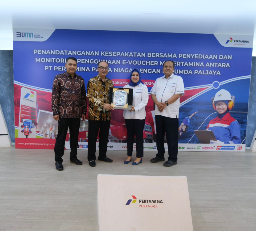 Pertamina Patra Niaga Regional Jawa Bagian Barat (JBB)  Perusahaan Umum Daerah Pengelolaan Air Limbah Jaya (Perumda Paljaya) menandatanganani kesepakatan bersama penyediaan dan monitoring penggunaan e-Voucher bahan bakar minyak berbasis Aplikasi MyPertamina. (Dok. Matapantura.republika.co.id)