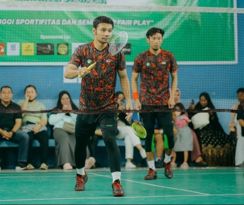 Dalam jadwal siaran Indonesia International Challenge 2023 hari ini, sejumlah ganda-ganda senior ikut bertanding di babak pertama. Di antaranya pasangan Berry Angriawan/Rian Agung Saputra. (Source foto: Instagram Berry Angriawan)