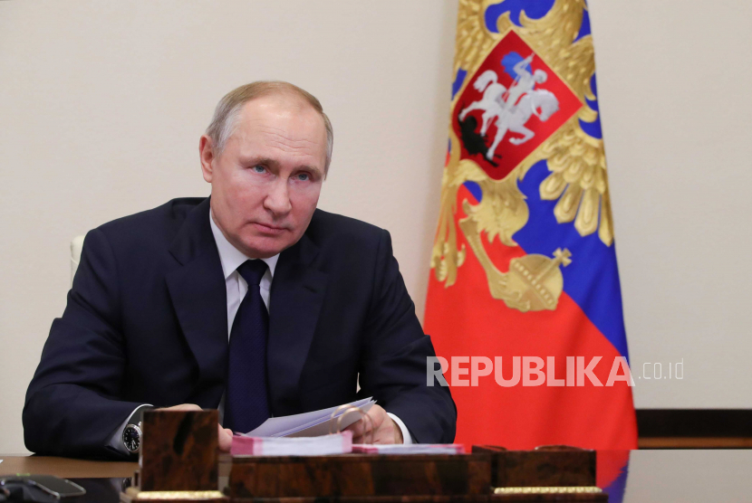 Presiden Rusia Vladimir Putin memimpin invasi Rusia ke Ukraina.