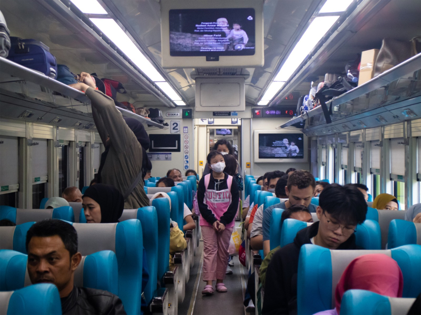 Ilustrasi. PT Kereta Api Indonesia (Persero) mencatat volume penumpang kereta api jarak jauh dan lokal yang dikelola KAI pada 1 Januari 2024 sebanyak 222.292 penumpang. (Foto: Humas PT KAI)