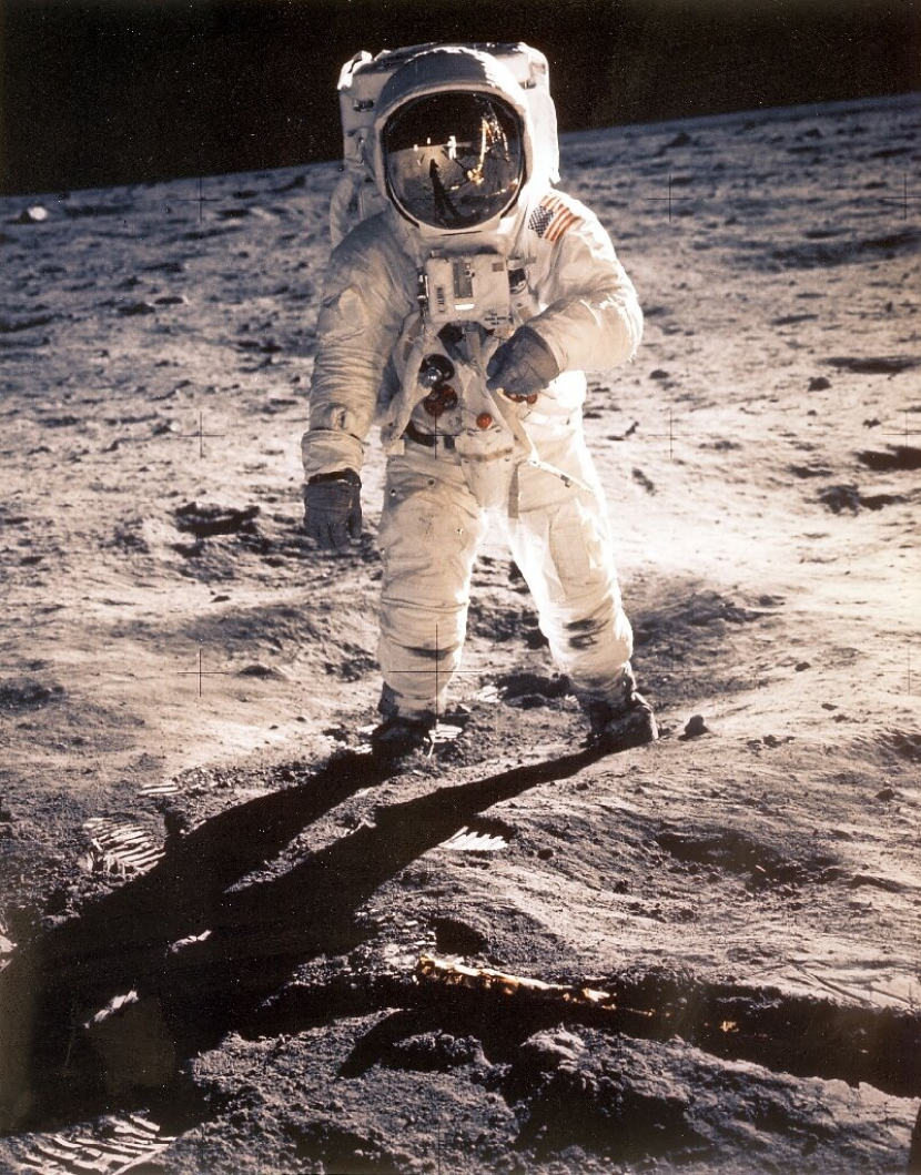 Foto Buzz Aldrin yang dijual seharga 5.373 euro atau Rp 84.373.676. Gambar: NASA