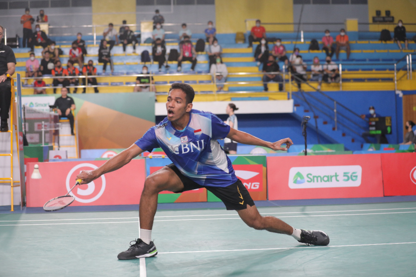 Pemain muda Indonesia, Chico Aura Dwi Wardoyo mengalahkan pemain unggulan pertama dari Jepang, Kento Momota di babak pertama Kejuaraan Asia 2022.