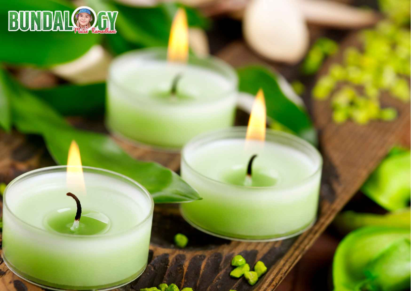 Lilin aromaterapi berwarna hijau membuat rumah terutama ruang tamu lebih nyaman dan rileks. Saudara, rekan, dan sahabat yang datang makin nyaman berkumpul dalam rumah.