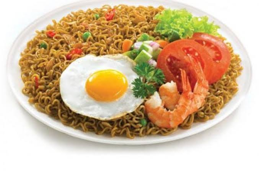 Mie instan makanan enak yang dapat menimbulkan penyakit, jika dikonsumsi berlebih (Republika)