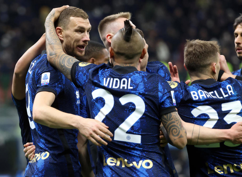 Pemain Inter Milan merayakan gol ke gawang Salernitana, Sabtu (5/3/2022) dini hari WIB. (Foto: EPA-EFE/Matteo Bazzi)