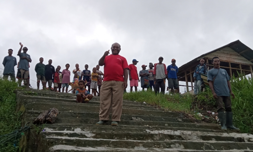 Masyarakat adat perlu diberi hak menentukan nasib sendiri.