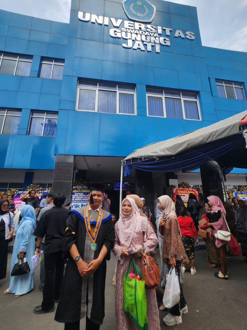 Acara wisuda Universitas Gunung Jari (UGJ) Kota Cirebon. (Isitimewa)