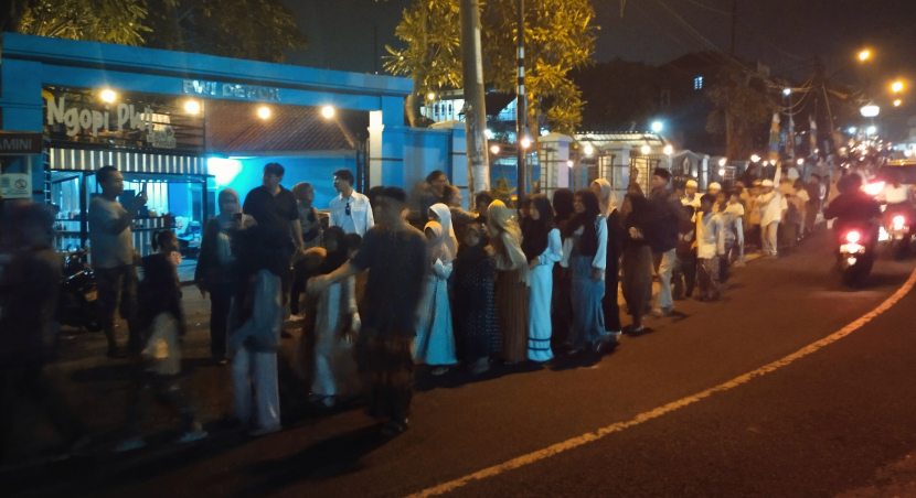 Suasana pawai obor malam tahun baru Islam di Kelurahan Depok Jaya.