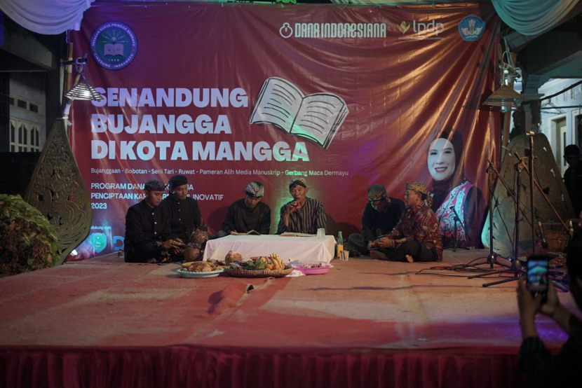 Pertunjukan Tradisi Bujanggaan di Indramayu dalam Festival 