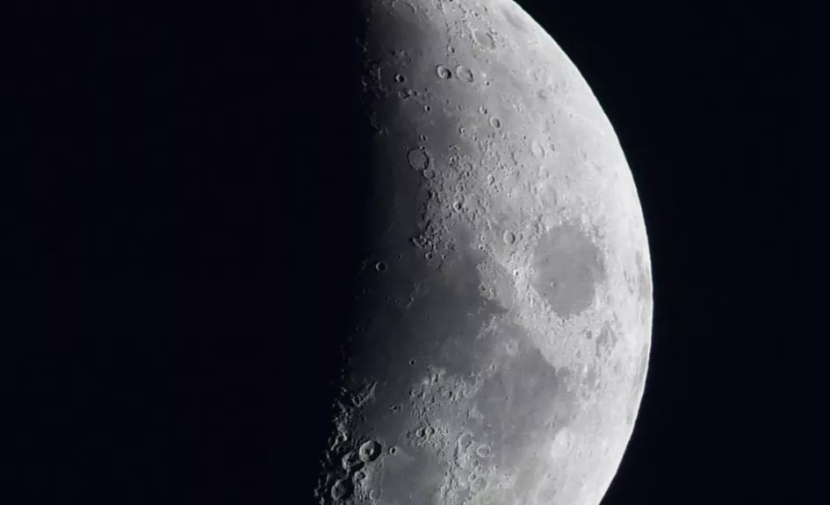 Bulan memiliki siklus air yang belum sepenuhnya dipahami oleh para ilmuwan. Gambar: Jeff Overs/BBC News & Current Affairs via Getty Images