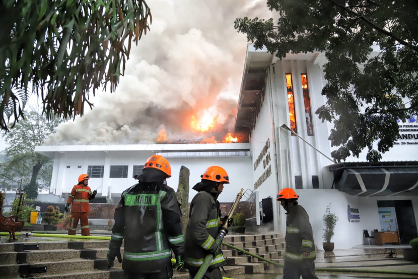 Kebakaran di Kantor Bapelitbang Kota Bandung