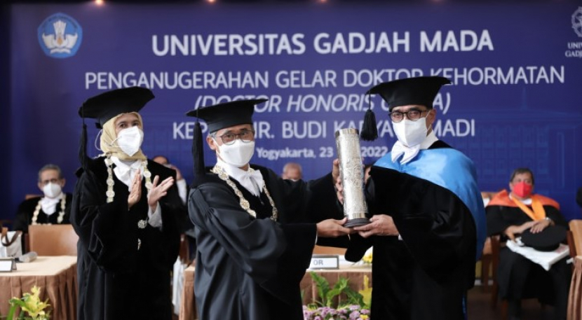 Universitas Gadjah Mada memberikan Anugerah Doktor Kehormatan (Doktor Honoris Causa) dari kepada Menhub Budi Karya Sumadi.