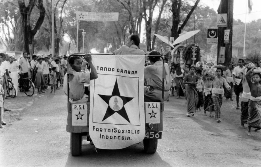 Partai Sosialis Indonesia (PSI). Pada Pemilu 1955, kampanye PSI di lapangan Gambir sepi pendukung.