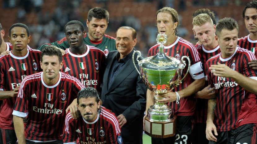 Silvio Berlusconi bersama pemain AC Milan. Mantan PM Italia dan Presiden AC Milan<a href=