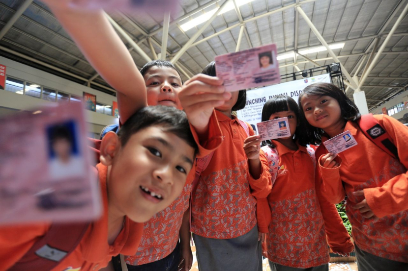 Anak-anak di Bandung menunjukkan KIA/Humas Pemkot Bandung