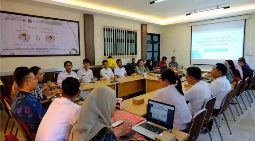 Tim Pengabdian Masyarakat Sekolah Kajian dan Strategi Global Universitas Indonesia (SKSG UI) gelar workshop Penghimpunan Data Mandiri di tingkat desa di Kabupaten Jembrana, Bali, Rabu (31/7/2024) (Dok Istimewa)