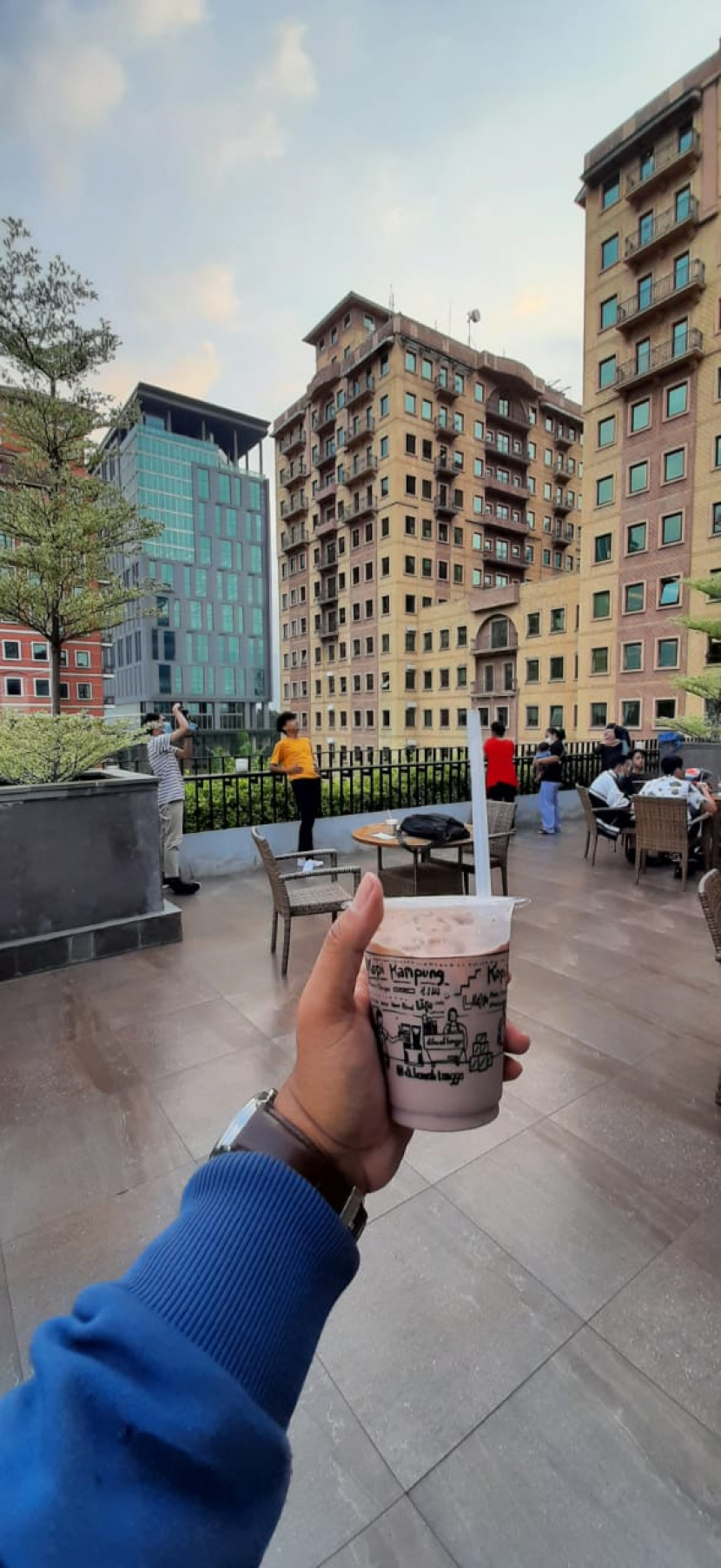 Kopi Dibawah Tangga di De Entrance Arkadia, Jakarta Selatan.