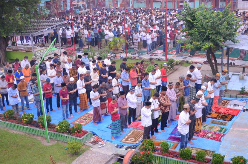 Ratusan WBP Lapas Tanjung Raja Kemenkumham Sumsel Ikuti Sholat Idul ...