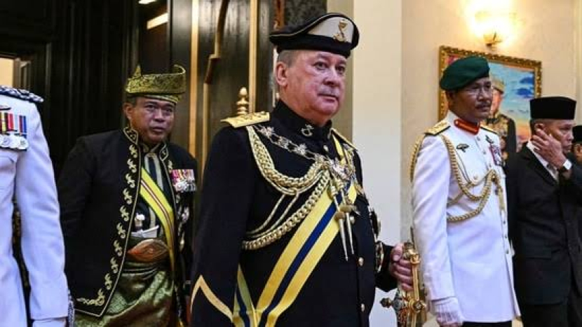 Raja Malaysia ke-17, Sultan Ibrahim Iskandar (65 tahun).