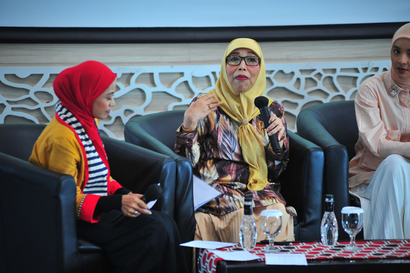  Pakar komunikasi dan media sekaligus dosen Universitas Islam Bandung, Dedeh Fardiah, menyoroti potensi komunikasi digital untuk menyebarkan berita yang salah. 