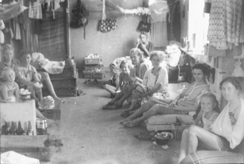 Kamp tahanan Jepang. Saat menjajah Indonesia pada 1942-1945, Jepang menahan warga Eropa, termasuk Belanda, Inggris dan Australia. Tapi warga Jerman dan Italia lolos dari kurungan di kamp tahanan karena kedua negara tersebut adalah sekutu Jepang di Perang Piala Dunia II. Foto: IST.