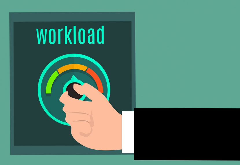 Beban kerja atau workload yang terlalu banyak juga bisa menimbulkan burnout (foto: pixabay).