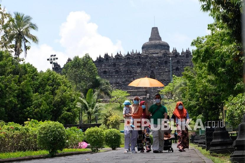 HTM Candi Borobudur Naik. Kenaikan tarif akan diberlakukan sebulan ke depan sebagai upaya konservasi Candi Borobudur. Foto: Republika.