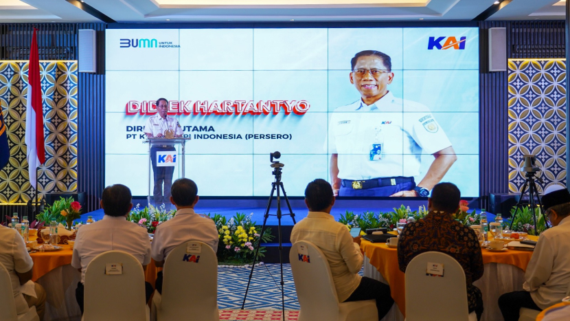 Direktur Utama PT KAI Didiek Hartantyo menyampaikan sambutan pada acara Townhall Meeting 