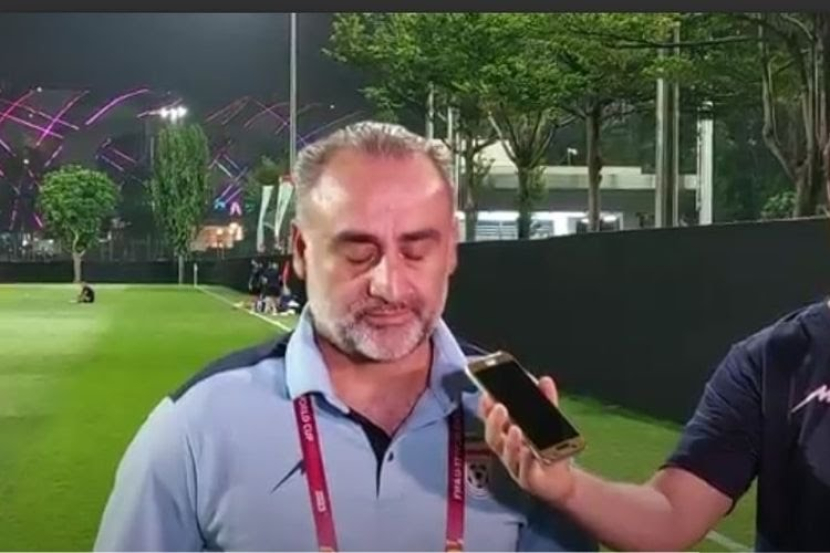 Momen saat pelatih Iran U-17 menghentikan wawancara.