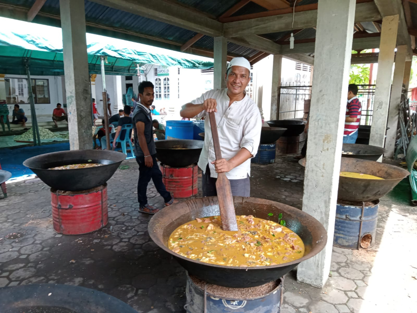Nyak Din salah satu chef kuah beulangan di Banda Aceh.