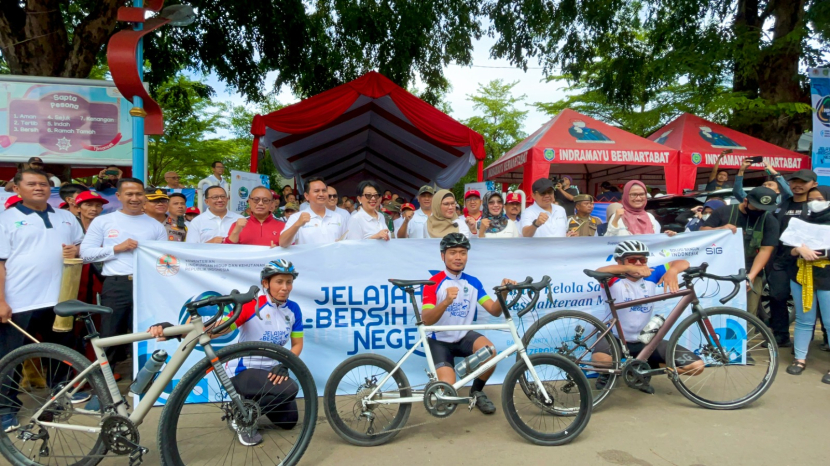 Rombongan tim tur sepeda “Jelajah Bersih Negeri” singgah Ekoriparian Tjimanoek Lama Indramayu. (Dok Polytama)