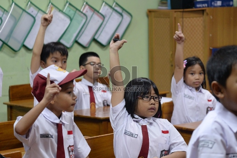 PPDB Jakarta 2022 jenjang SD, SMP, SMA, dan SMK memasuki tahap lapor diri untuk sejumlah jalur. Foto : republika