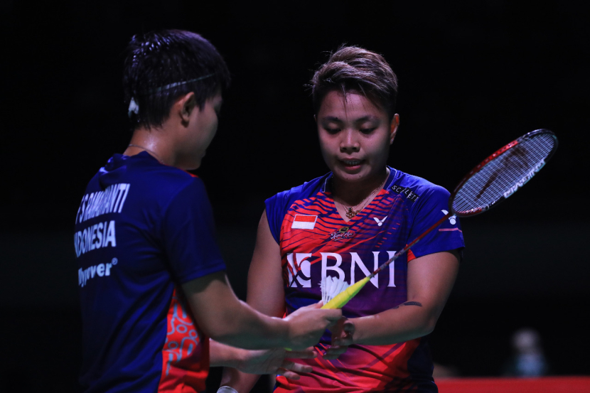 Pasangan ganda putri Indonesia, Apriyani Rahayu/Siti Fadia Silva Ramadhanti lolos ke babak kedua Japan Open 2022. Apri/Fadia masih beradaptasi dengan shuttlecock yang agak berat.