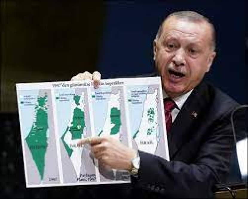 Erdogan menunjuk peta wilayah Palestina yang terus mengecil karena invasi Israel dari waktu ke waktu.
