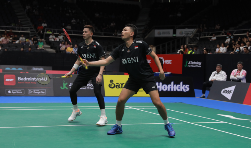 Pasangan ganda putra peringkat 1 dunia, Fajar Alfian/Muhammad Rian Ardianto melangkah ke babak kedua Indonesia Open 2023. Kemenangan ini membuat Fajar/Rian gagal hattrick kekalahan di babak pertama beruntun.