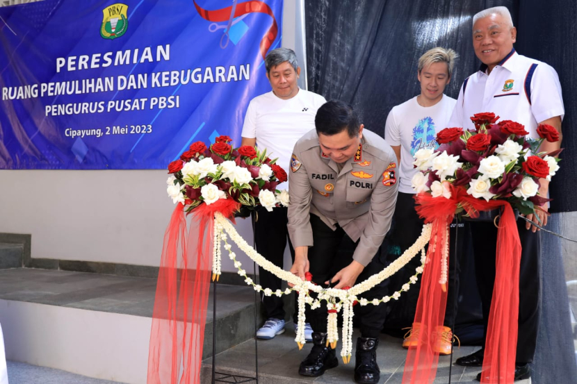 Sekjen PBSI Fadil Imran meresmikan kolam pemulihan dan kebugaran di Pelatnas PBSI.