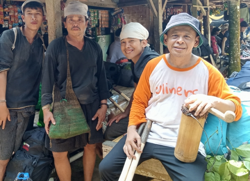 Saya dan bacok bersama Sarkim (belakang saya). 